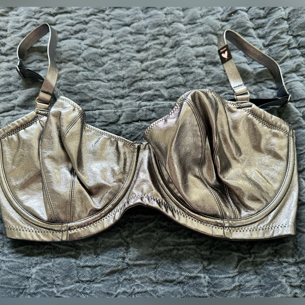 NWT Vintage Victoria’s Secret Dream Angels Unlined Bra in Silver Lamé size 34DDD